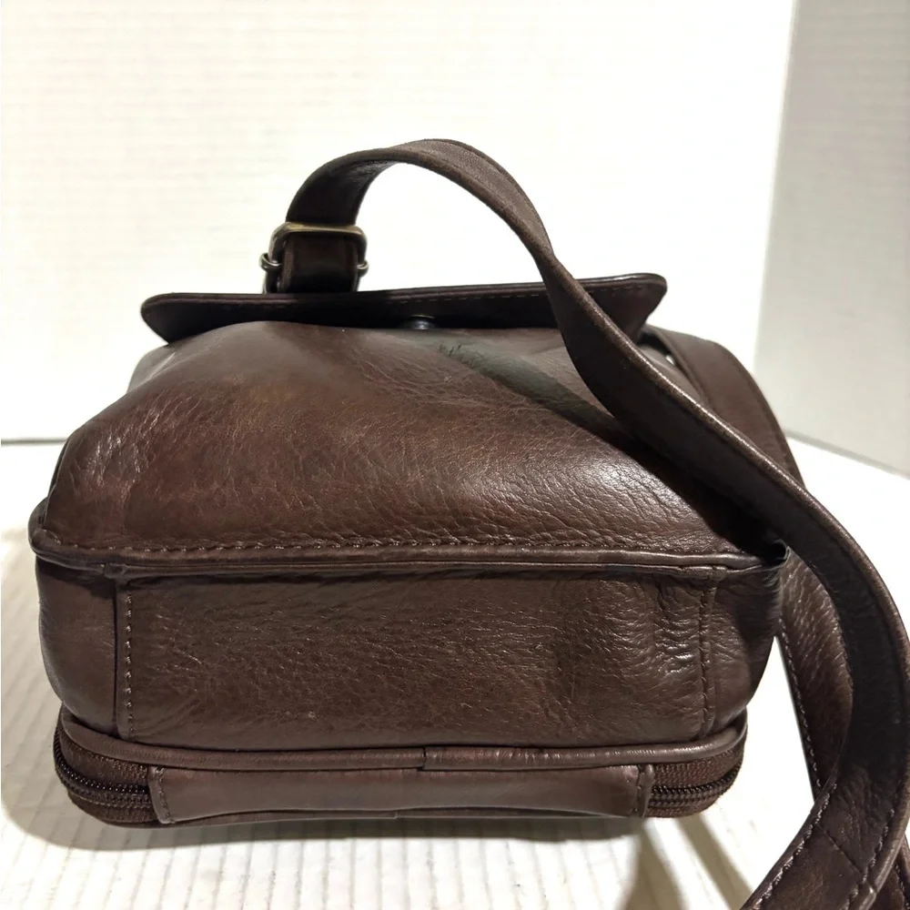 Fossil vintage Dark Brown Leather Messenger Bag